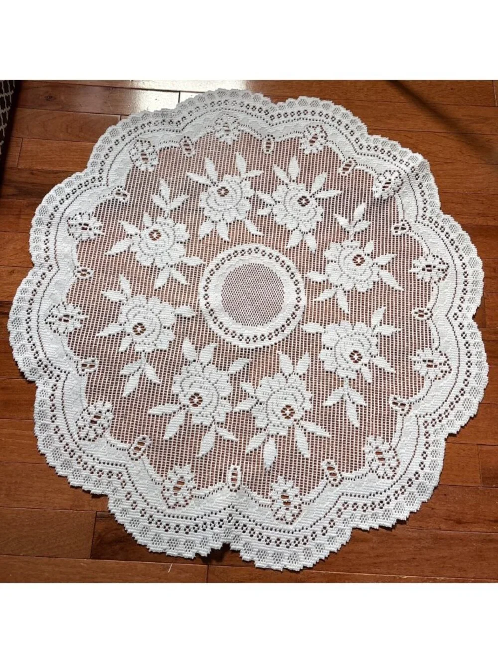 Elegant White Floral Lace Round Table Topper 30